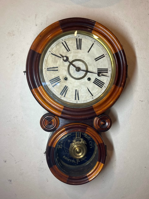 昔懐かしいアンティーク柱時計をお届け|WATERBURY