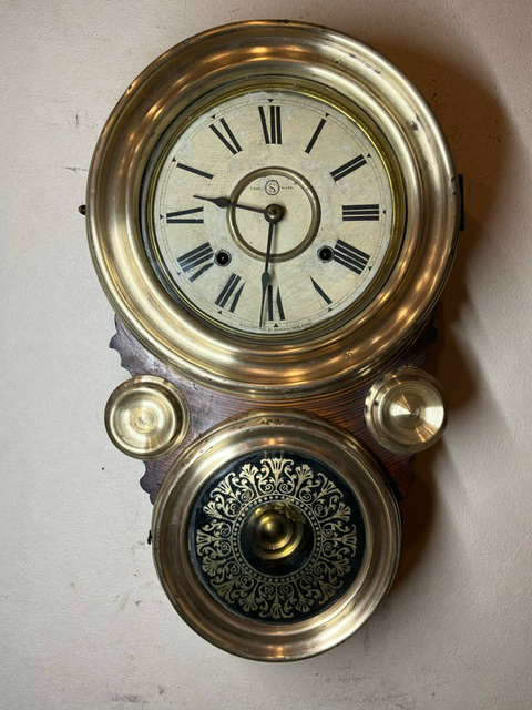 昔懐かしいアンティーク柱時計をお届け|WATERBURY