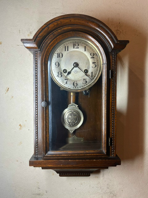 昔懐かしいアンティーク柱時計をお届け|WATERBURY