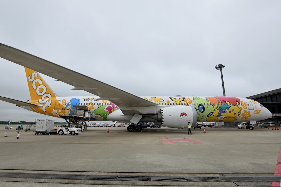 シンガポールからピカチュウ飛来 スクートとポケモンのコラボ機、成田