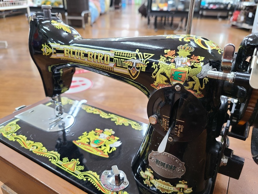 アンティーク風の現役ミシン！アックスヤマザキのミシンが入荷しました