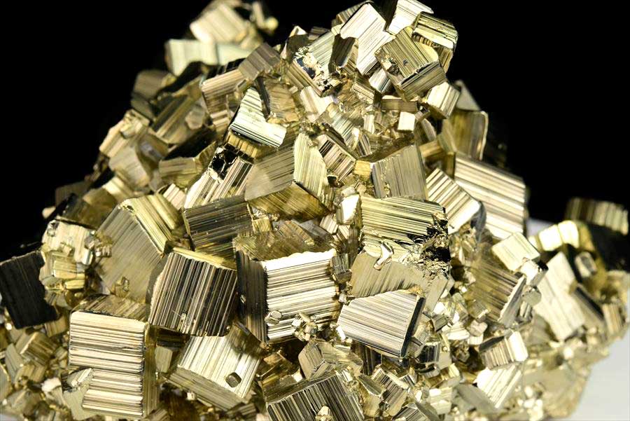 取扱量・品質は業界トップクラス｜パイライト（黄鉄鉱）クラスター原石