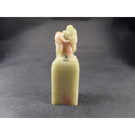 寿山石（芙蓉石）の彫刻 観音様 中国福建省産 ｜石の販売専門店【vec