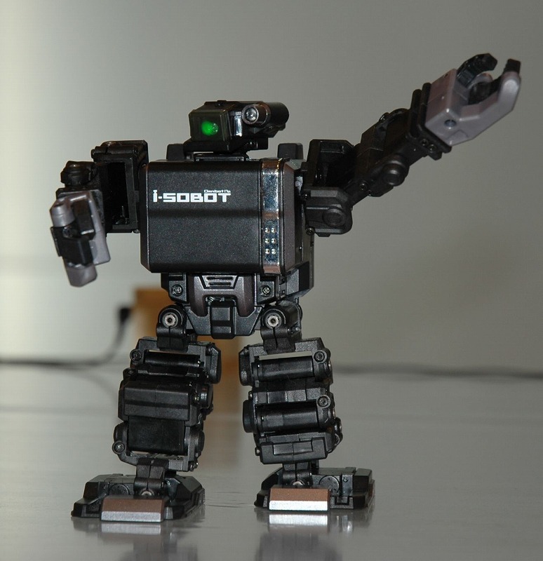 今年のロボット」大賞2008は世界最小の人型2足歩行ロボ | 日経クロス