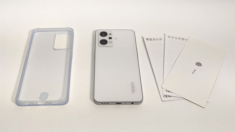 OPPO Reno9 A」実機で付属品をチェック！保護ケースや保護フィルムは？