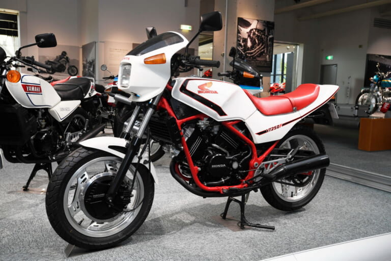 現役時代はガチンコのライバルだった──ヤマハRZ250とホンダVT250F