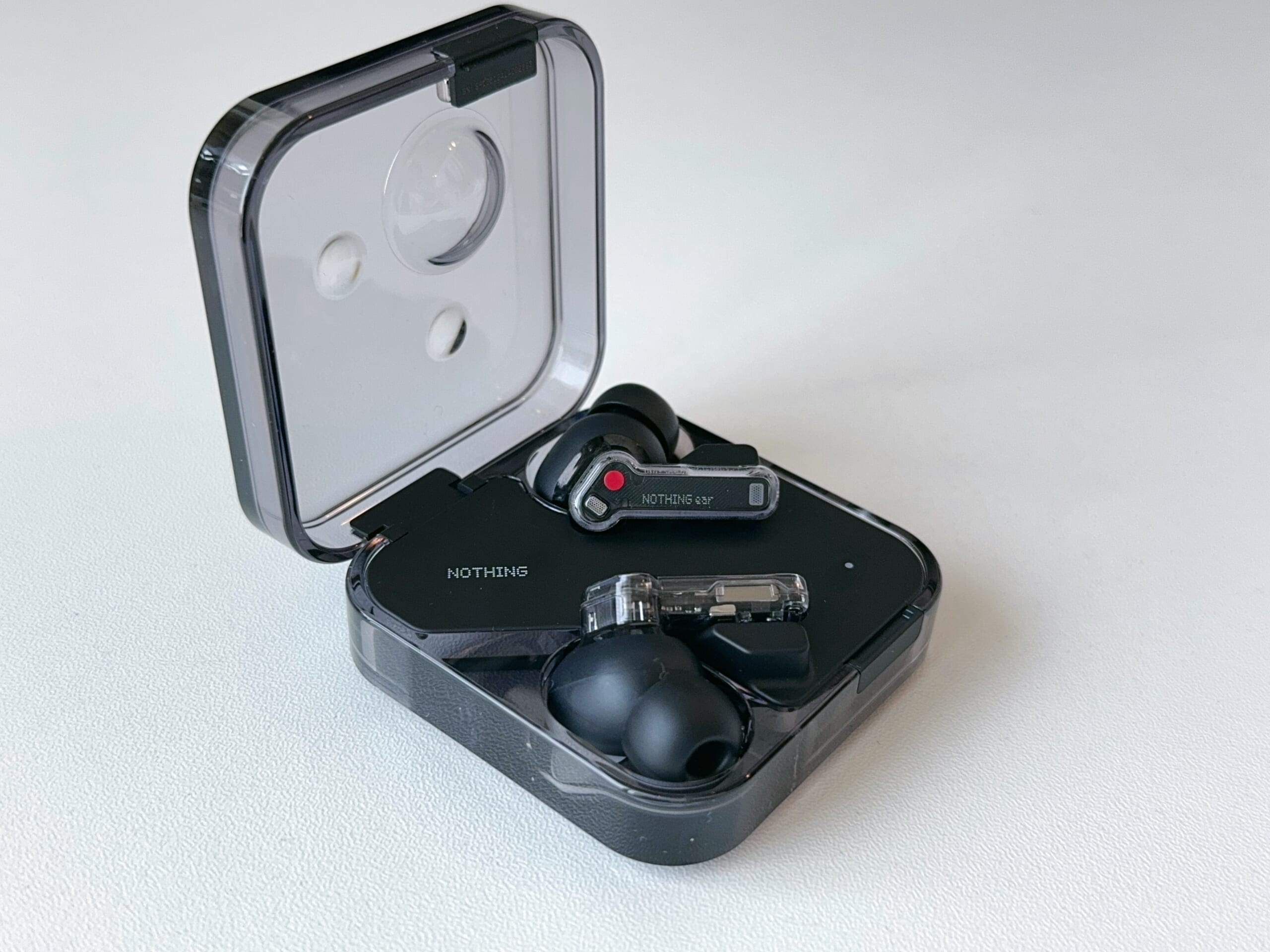 Nothing Earレビュー｜スケルトンデザインと高音質が注目のワイヤレス