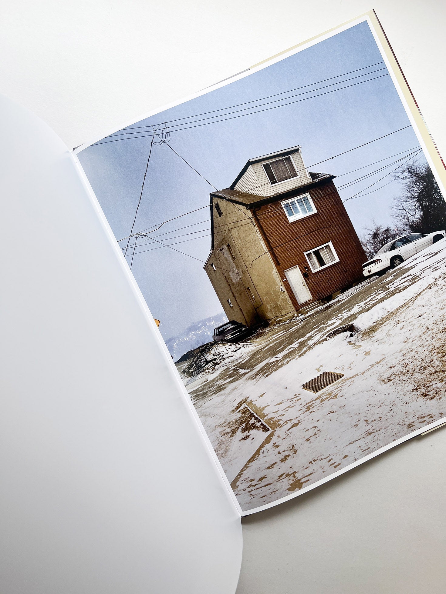 HOUSE HUNTING / Todd Hido - 本 屋 青 旗 Ao-Hata Bookstore