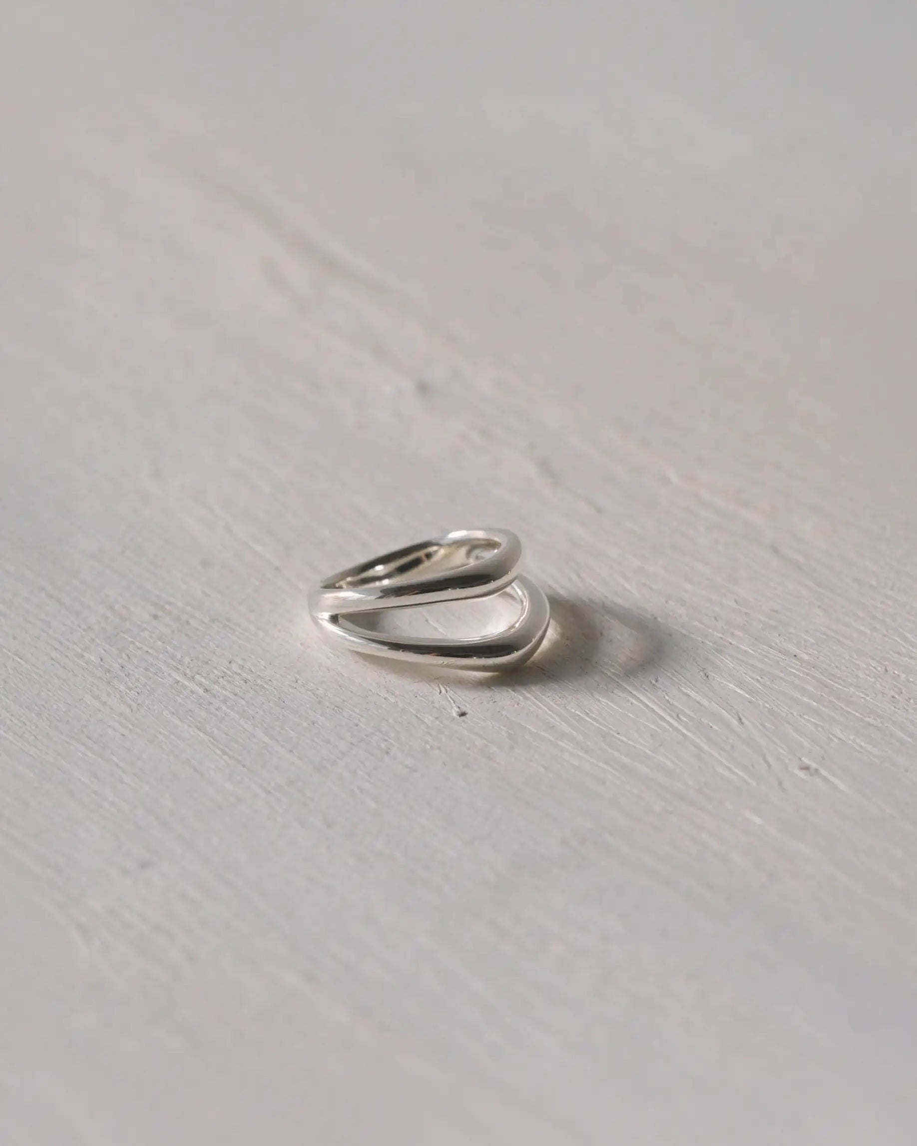 ダブルカーブリング | 2本の曲線が交差するシルバー925リング | Aletta