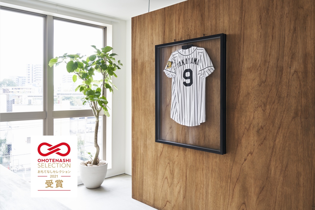 前開き式ユニフォームケース | 額縁メーカー 株式会社アルナ