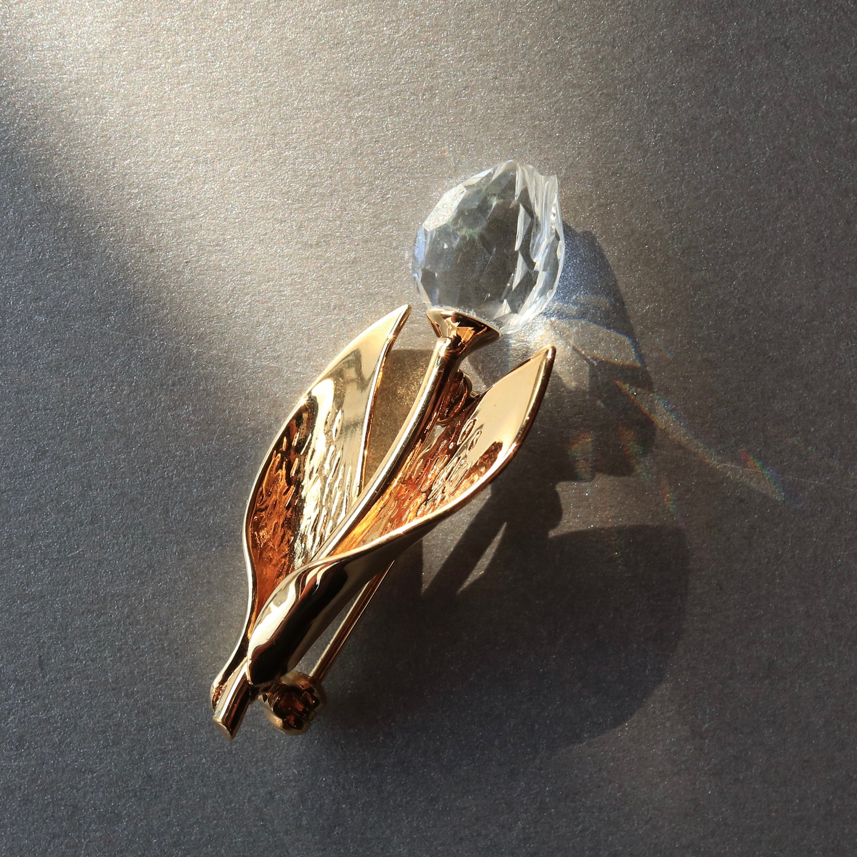 スワロフスキー カットグラス チューリップ ブローチ – Amelie Antique