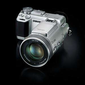 ASCII.jp：ソニー、400万画素CCDとツァイスレンズ搭載の『DSC-F77