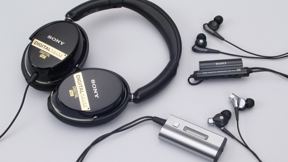 ASCII.jp：電車でも美術館の静けさを！ ソニーの新世代NCヘッドフォン