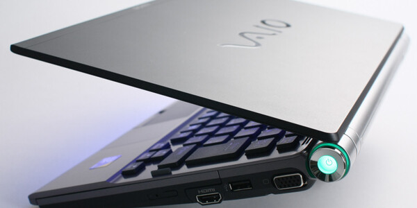 ASCII.jp：WiMAXで死角なし ハイスペックモバイル VAIO type Z (1/3)