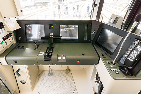 東京メトロ、日比谷線の新型車両13000系を公開 2020年に向け、3扉と5扉