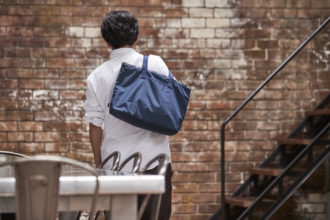 ANA×レスポートサック、コラボバッグにネイビー＋ゴールドテープの新