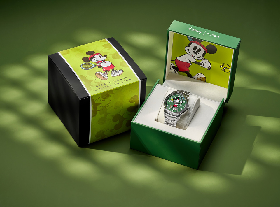 フォッシル×ディズニーのコラボコレクション第3弾。テニス姿のミッキー