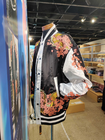 ブルアカ」よりネルのスカジャンが商品化！ お値段約3万円の本格仕様