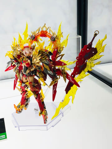 美少女プラモ「メガミデバイス」より“蒼炎”の対となる紅き炎を纏った