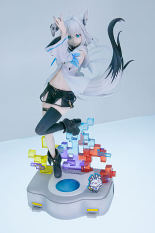 ホロライブ」の白上フブキさんと大神ミオさんの等身大フィギュアが