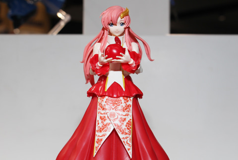 特別企画】華やかな模様のドレスをまとった「Figure-riseStandard SEED