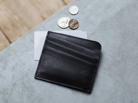 土屋鞄、堅い印象の「黒」と素朴な「ヌメ革」が調和した「Black-nume