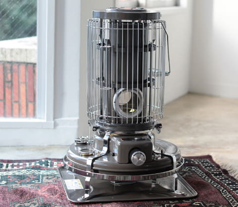 アラジン、BEAMSコラボの限定ストーブ「墨黒色」。人気色の再販も