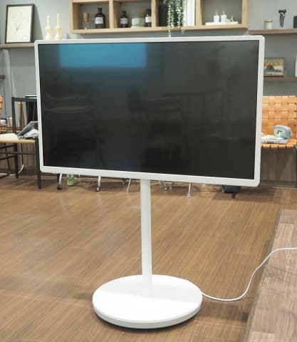 4Kテレビなのに置き場所自由なパナソニック「レイアウトフリーテレビ