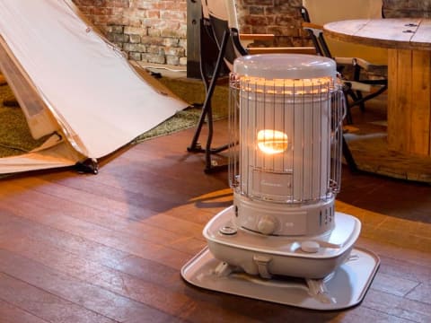 コロナのレトロな石油ストーブSL型に、新色「あずきミルク」限定販売