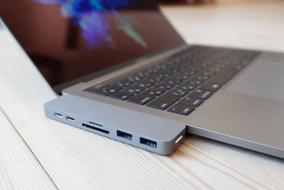 Type-Cポート2個使いでMacBook Proを魔法のごとく拡張する「HyperDrive