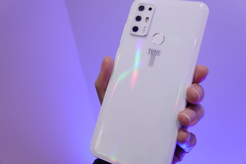 トーンモバイルから「TONE e21」、2万1780円 - ケータイ Watch