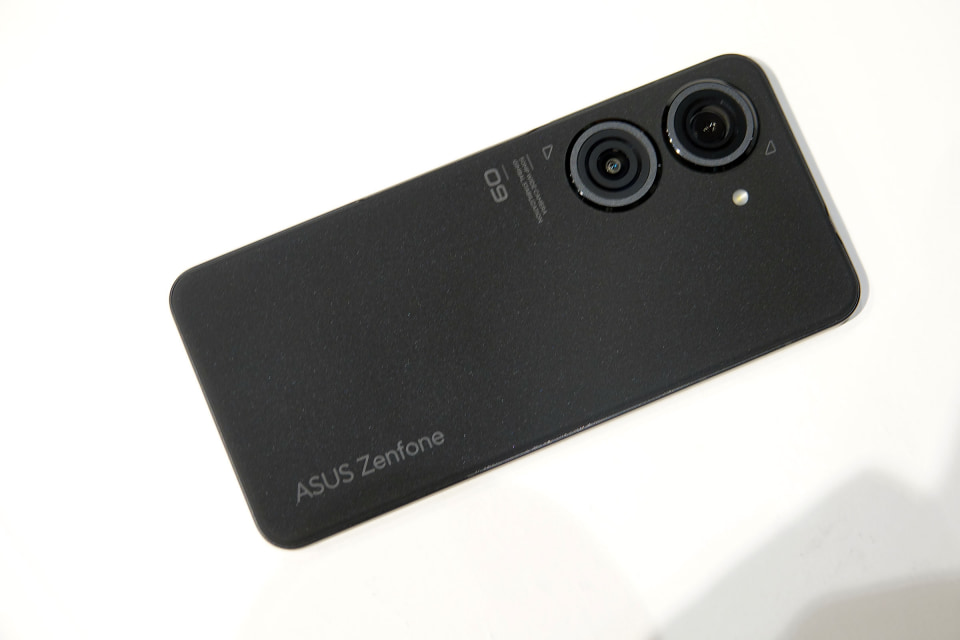 写真で見る「Zenfone 9」、全4色のラインアップと注目機能をチェック