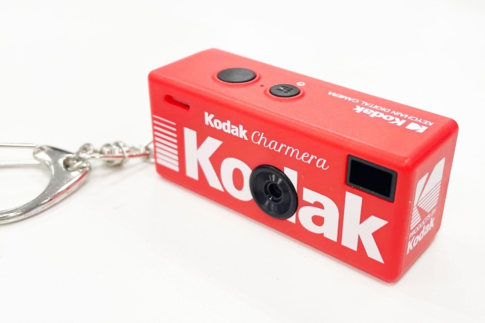 超キュート！ キーホルダーサイズのトイカメラ「KODAK CHARMERA