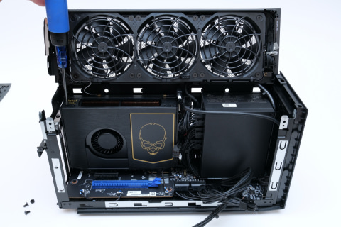 Hothotレビュー】フルサイズビデオカードを装着できる小型PC「Intel
