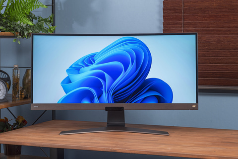 1台で2台分以上の働き！選択肢も増えつつある超ワイドモニターの