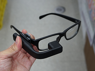 眼鏡に装着するウェアラブルディスプレイ「Vufine」が店頭販売中