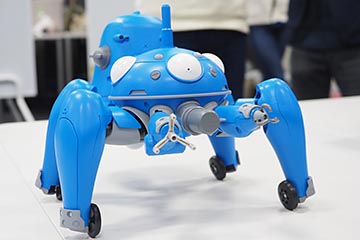 攻殻機動隊の「タチコマ」をスマホで動かし、会話もできるスマートトイ