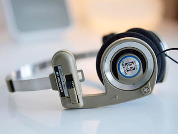 KOSS、PORTAPRO専用のヘッドフォンケース。実売1,500円 - AV Watch