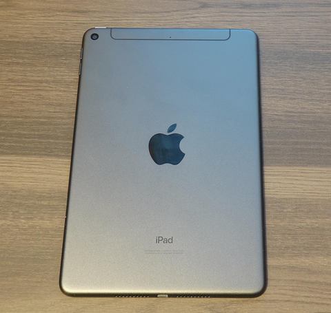 西田宗千佳のRandomTracking】新しいiPad miniとAirPods、見た目は同じ