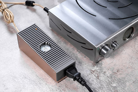 ifi、1μV以下の超低ノイズを実現したオーディオ用ACアダプタ - AV Watch