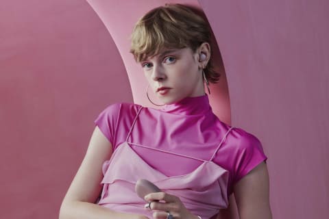 ソニー「WH/WF-1000XM5」に新色“スモーキーピンク” - AV Watch