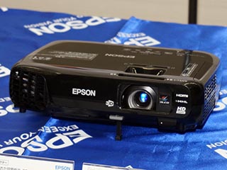 エプソン、720p/3D対応で7万円のプロジェクタ入門機「EH-TW530