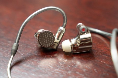 レビュー】遂に現れたソニー最上位イヤフォン。ハイブリッドの完成形