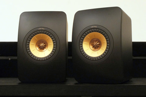 鳥居一豊の「良作×良品」】定番機が“ブラックホール”で進化! KEF