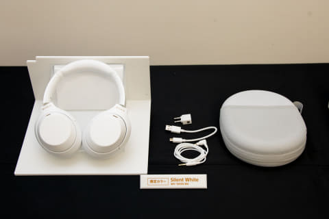 ソニー、BTヘッドフォン「WH-1000XM4」に“静寂の白”。LiSAとコラボ
