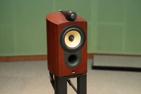 レビュー】スピーカーはどのくらい進化した? 18年前の名機B&W「805S