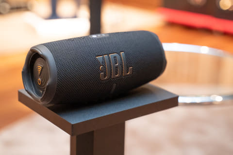5万円切るAtmosサウンドバーJBL「BAR 300」。衝撃のWi-Fiスピーカーが