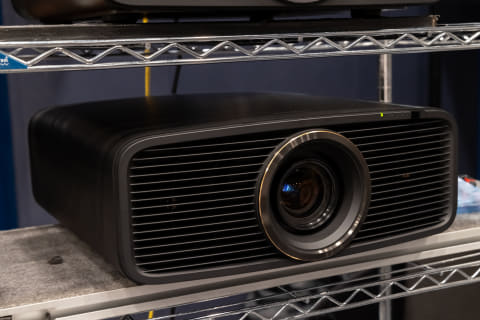 ビクター、世界最小のネイティブ4Kプロジェクター「Z7/Z5」。88万円