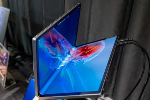 ASUS、世界初の折りたたみ式17型有機ELモニターを参考展示 - AV Watch