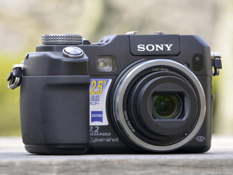 オールドデジカメの凱旋：ソニー サイバーショットDSC-V3（2004年